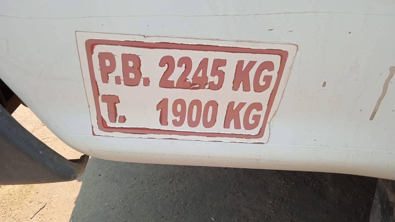 Isuzu KB300 · — imagen 9