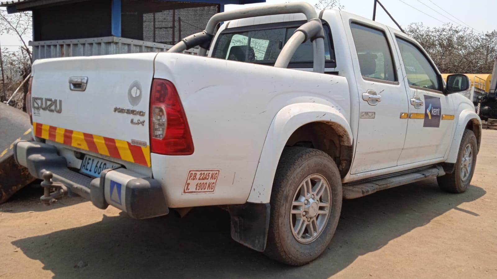 Isuzu KB300 · — imagen 10