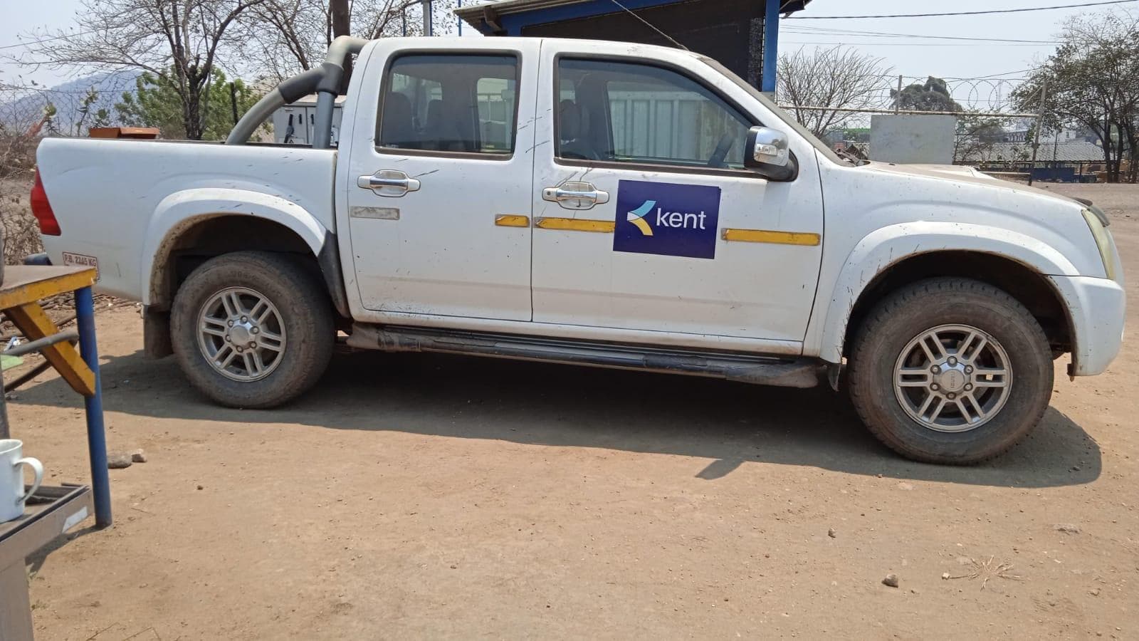 Isuzu KB300 · — imagen 12