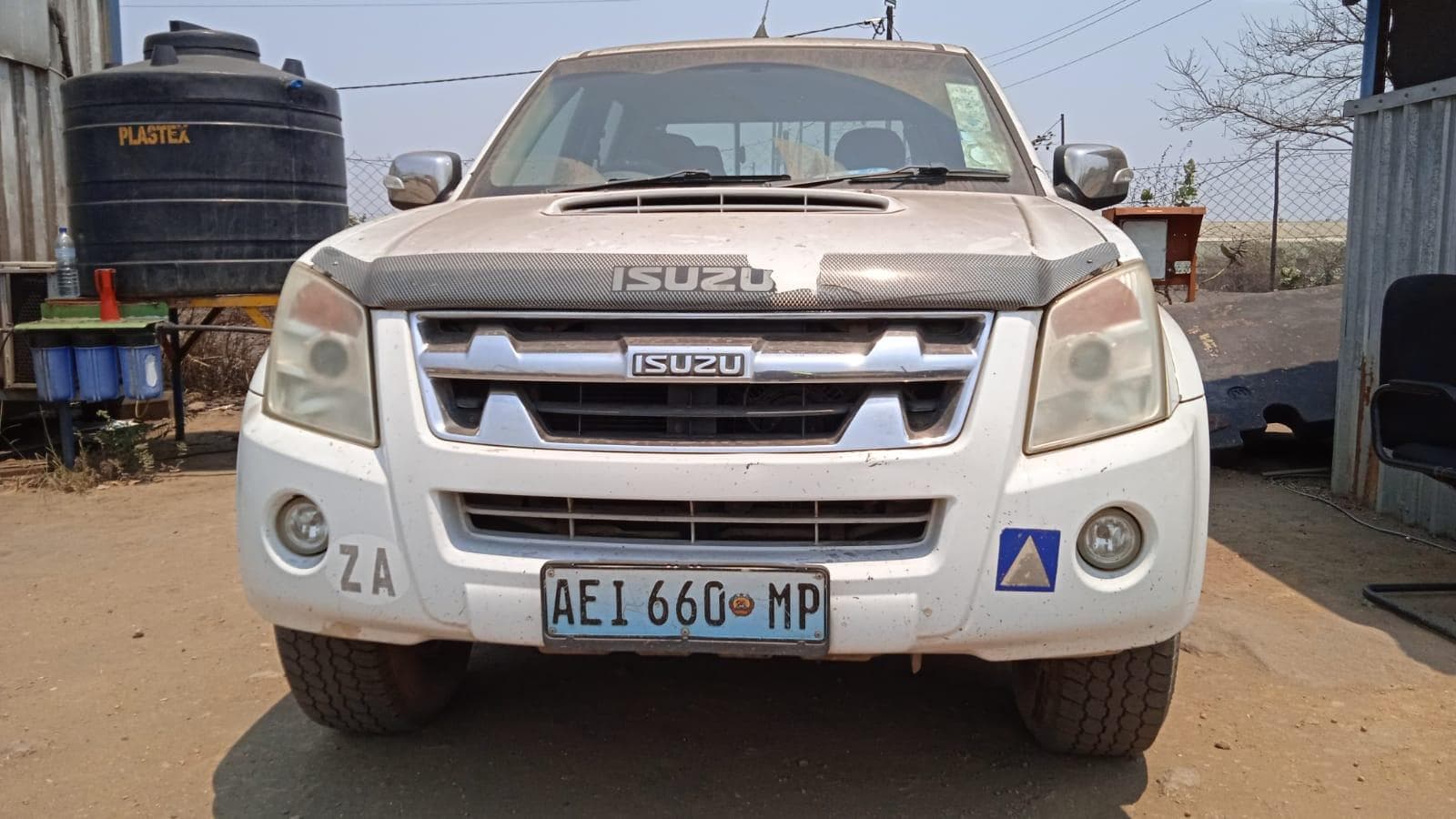 Isuzu KB300 · — imagen 13