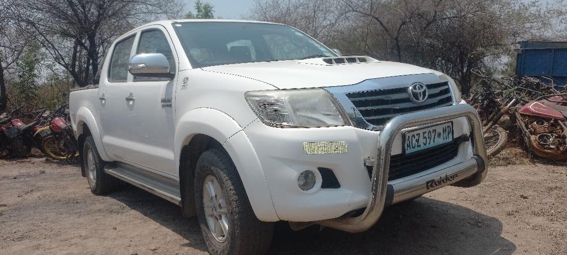 Toyota Hilux ·