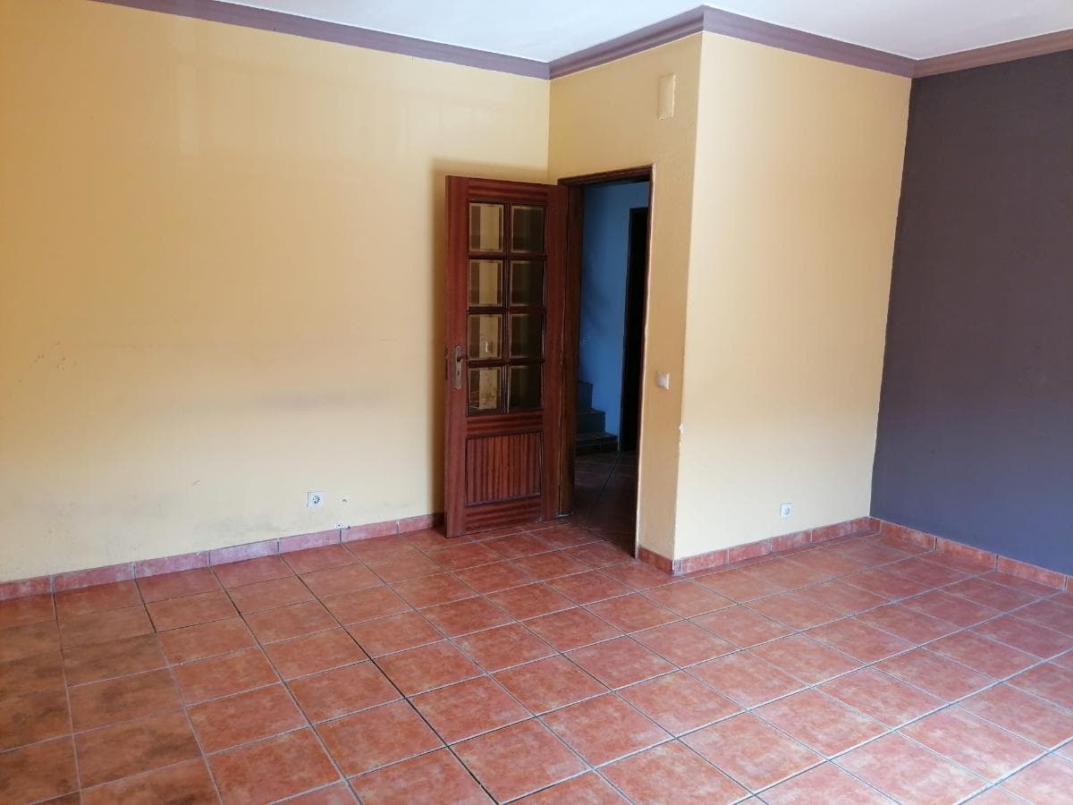 Moradia V3 c/ 2 Lugares de Garagem · Charneca da Caparica, Almada — imagen 6