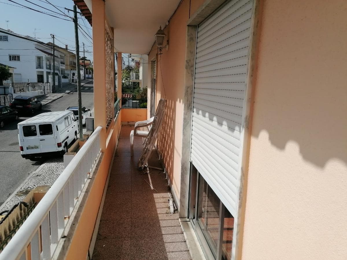 Moradia V3 c/ 2 Lugares de Garagem · Charneca da Caparica, Almada — imagen 9