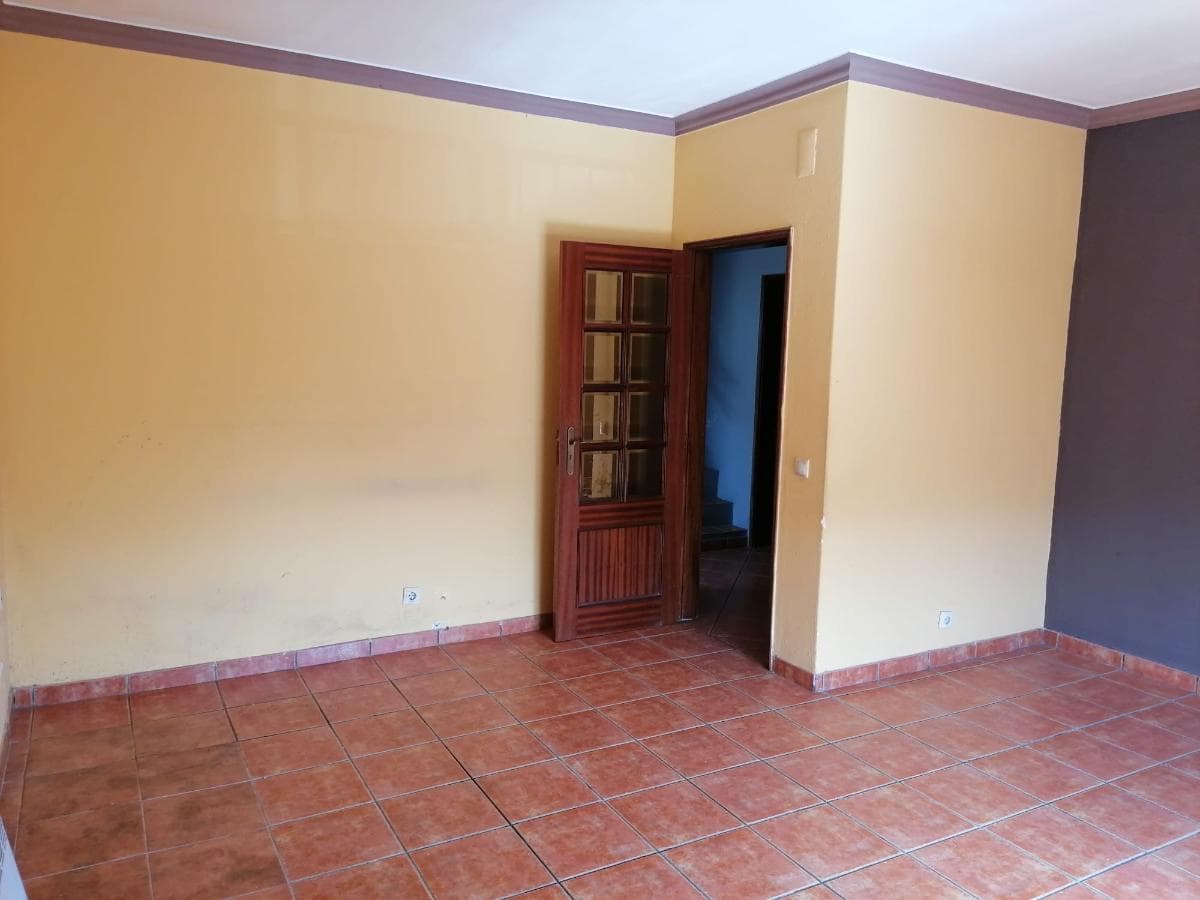 Moradia V3 c/ 2 Lugares de Garagem · Charneca da Caparica, Almada — imagen 8