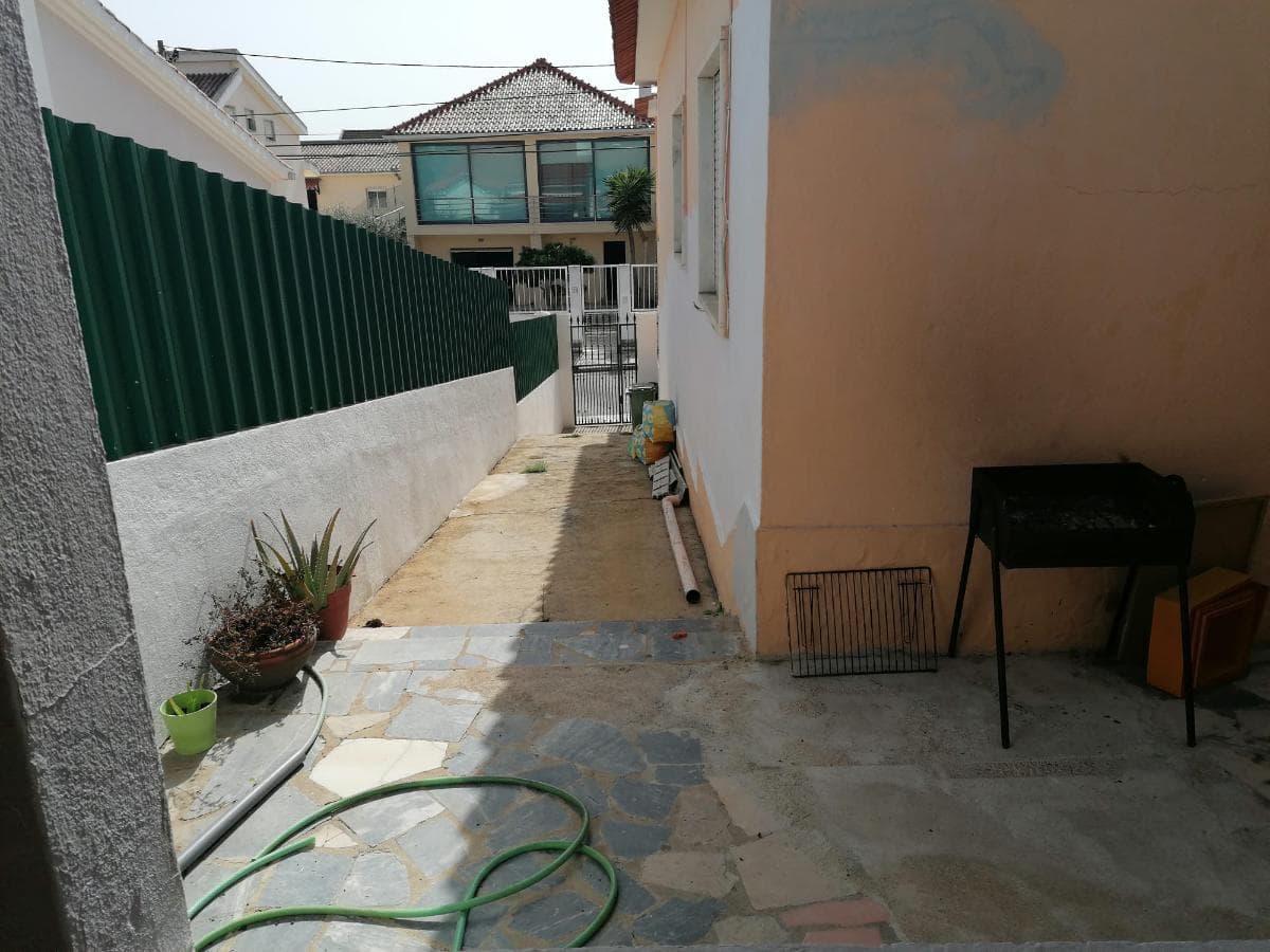 Moradia V3 c/ 2 Lugares de Garagem · Charneca da Caparica, Almada — imagen 44