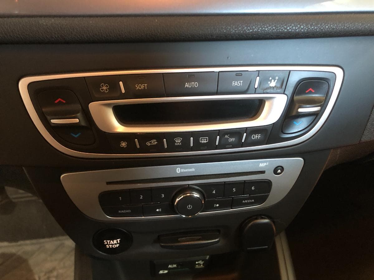Renault Mégane 1.5DCI · Ano 2015 — image 37