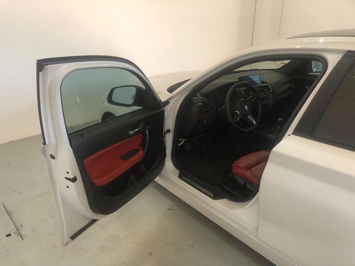 BMW 116D · Ano 2017 — image 17
