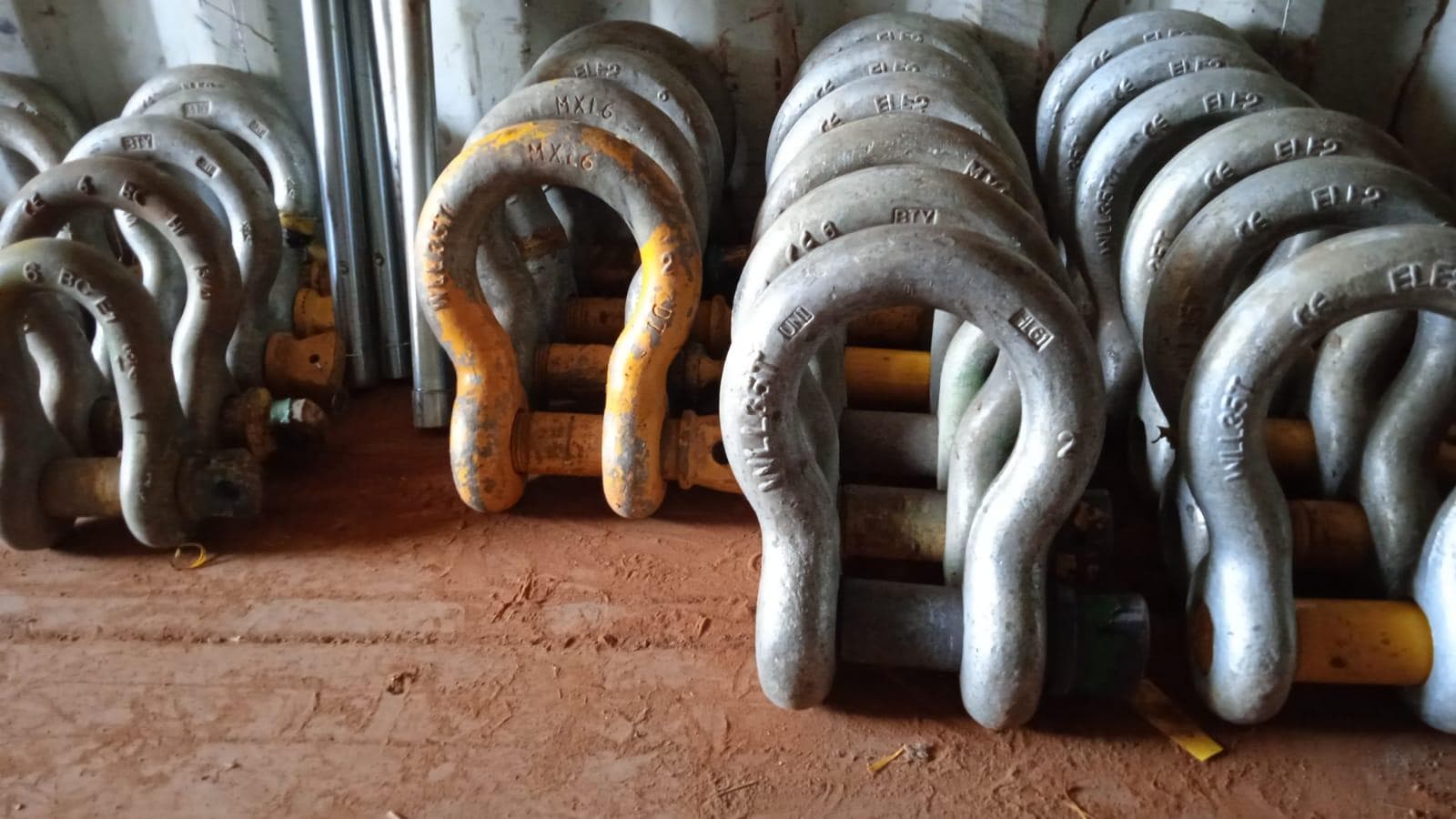 Diversos + Diversos + Guinchos + Diversos + Diversos + Contentor de 40P · — imagem 15