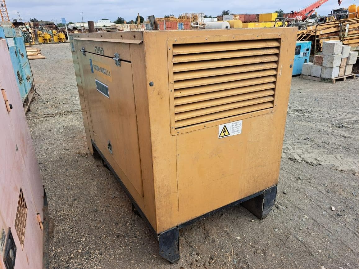Gerador (60KVA) OLYMPIAN GE60 · Viana — imagem 2