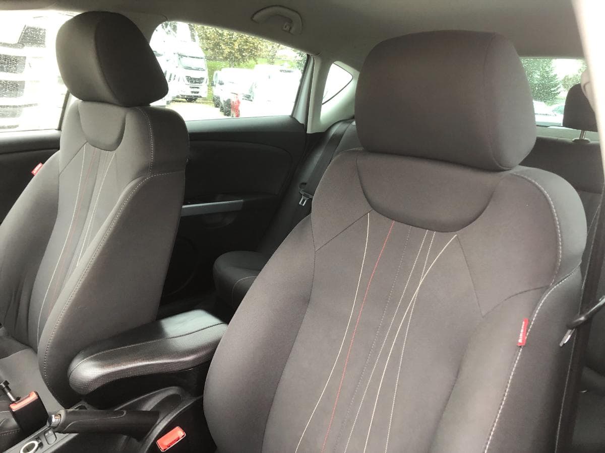 Seat Leon 1.6TDI · Ano 2011 — imagen 17