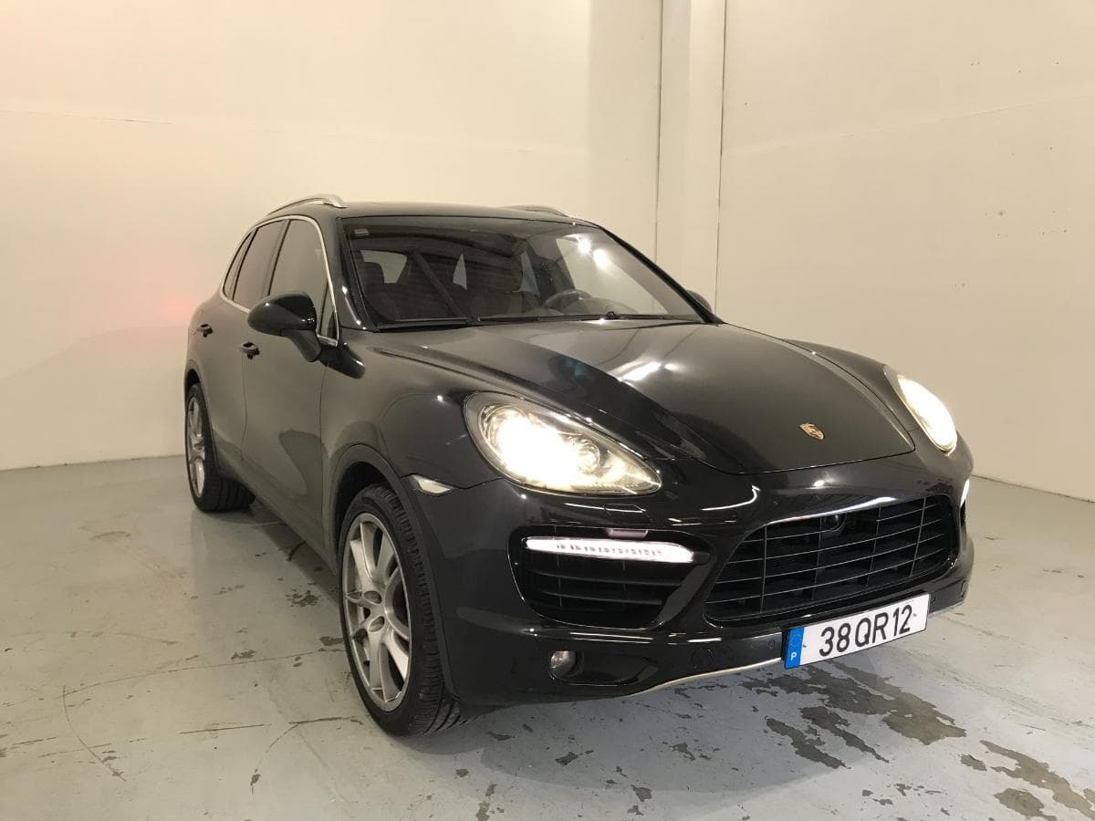 Porsche Cayenne 4.8 Turbo V8 · Ano 2010 — imagem 3