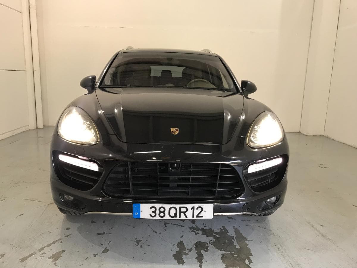 Porsche Cayenne 4.8 Turbo V8 · Ano 2010 — imagem 2