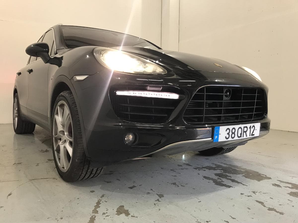 Porsche Cayenne 4.8 Turbo V8 · Ano 2010 — imagem 4
