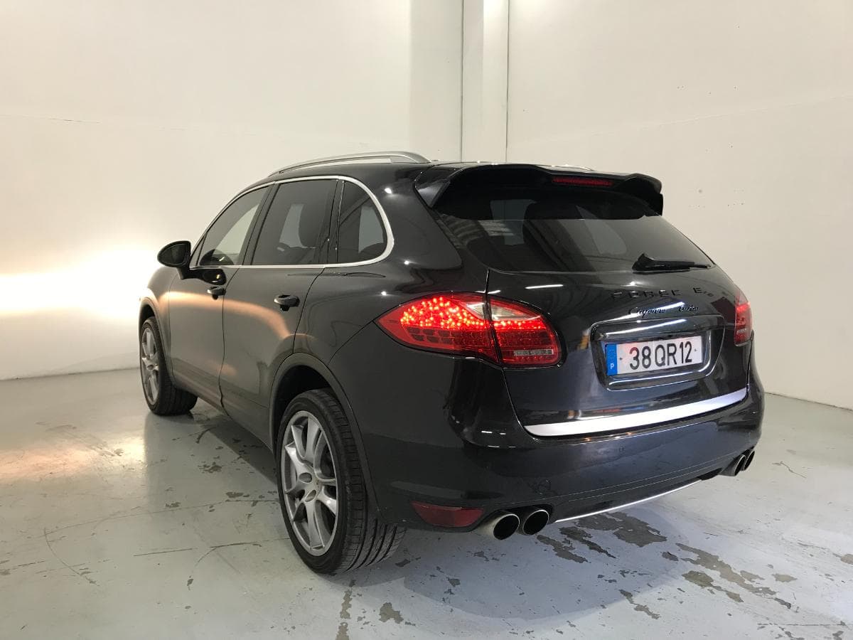 Porsche Cayenne 4.8 Turbo V8 · Ano 2010 — imagem 5
