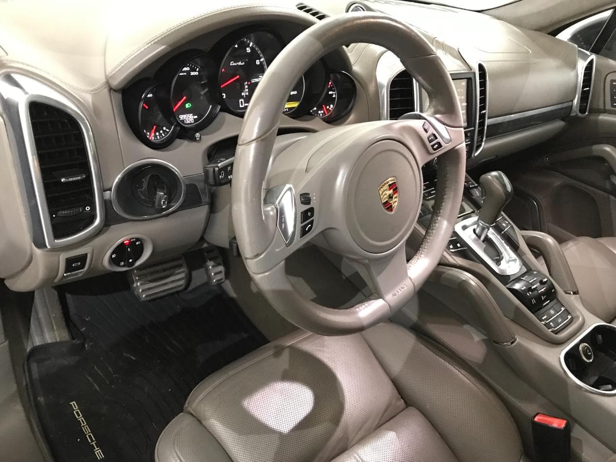 Porsche Cayenne 4.8 Turbo V8 · Ano 2010 — imagem 32