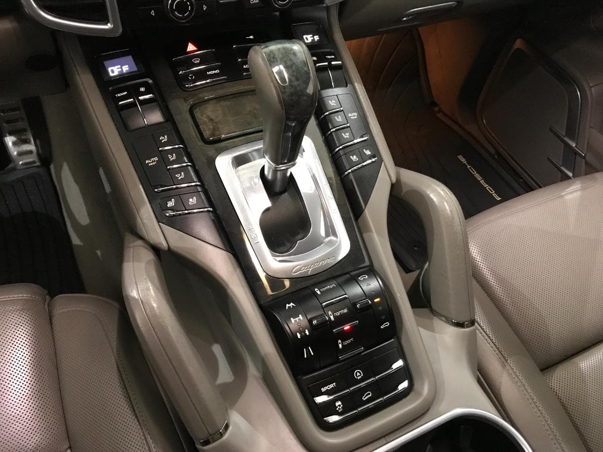 Porsche Cayenne 4.8 Turbo V8 · Ano 2010 — imagem 35