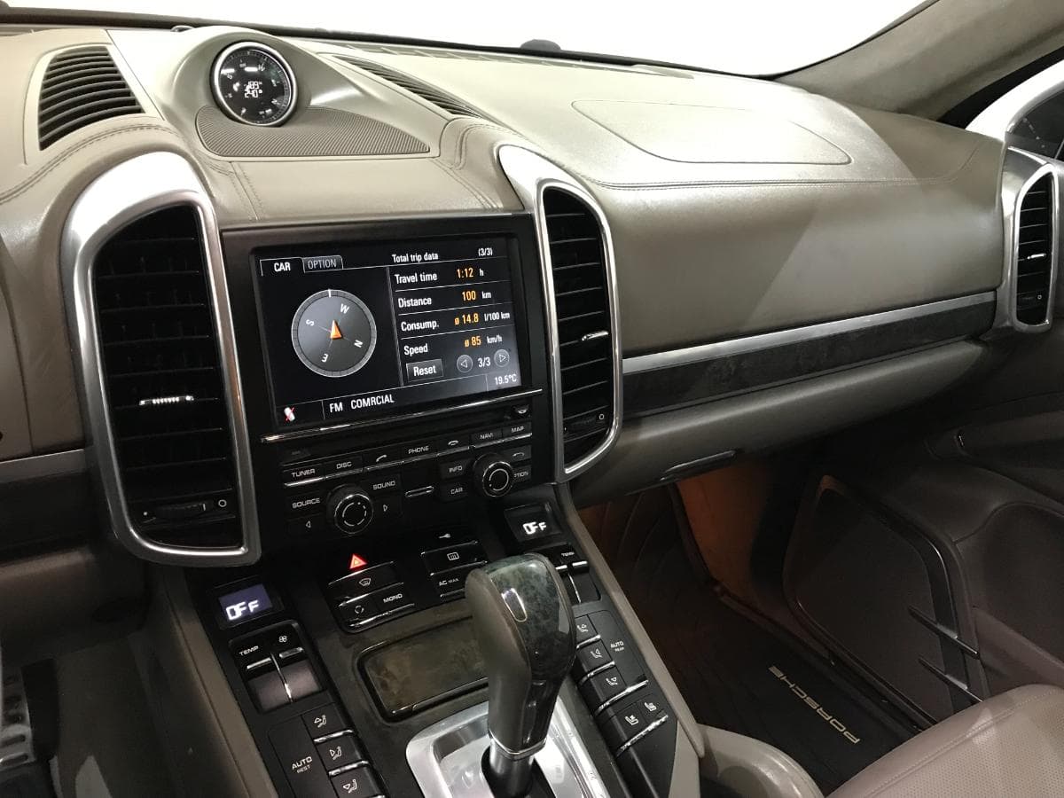 Porsche Cayenne 4.8 Turbo V8 · Ano 2010 — imagem 36