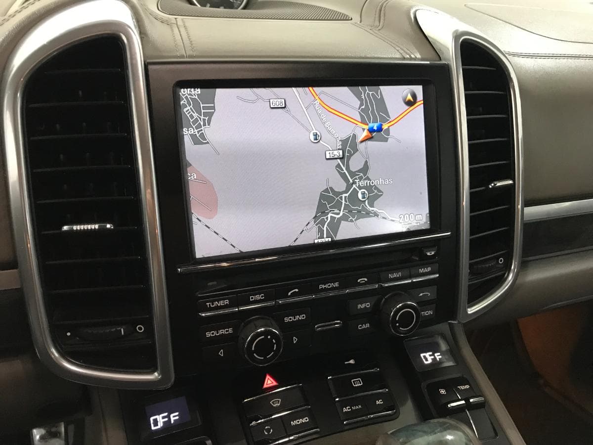 Porsche Cayenne 4.8 Turbo V8 · Ano 2010 — imagem 37
