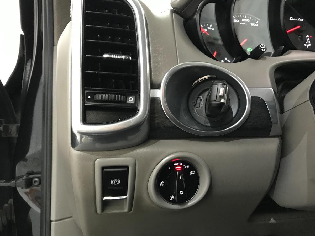 Porsche Cayenne 4.8 Turbo V8 · Ano 2010 — imagem 46