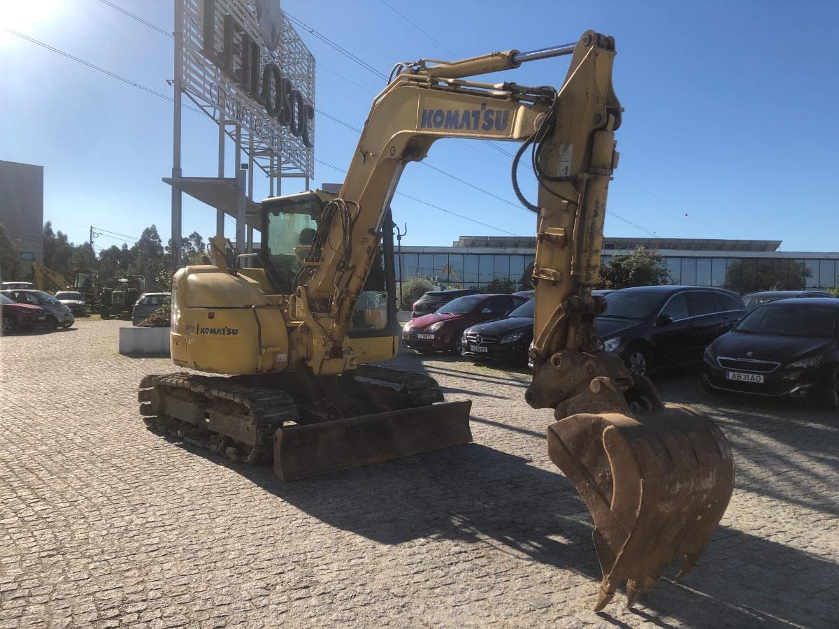 Mini Giratória Komatsu PC88MR-8 · — imagem 1