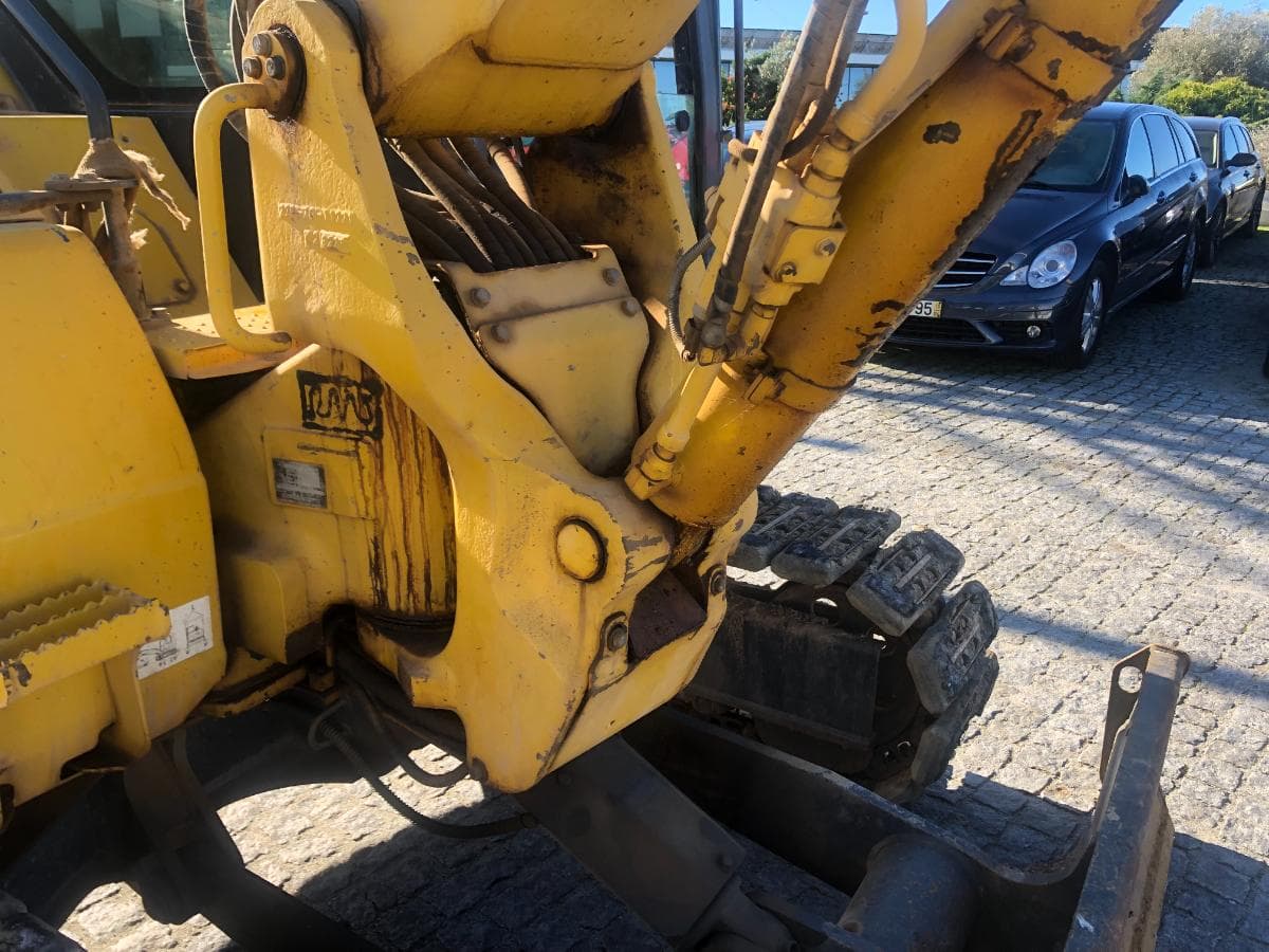 Mini Giratória Komatsu PC88MR-8 · — imagem 8