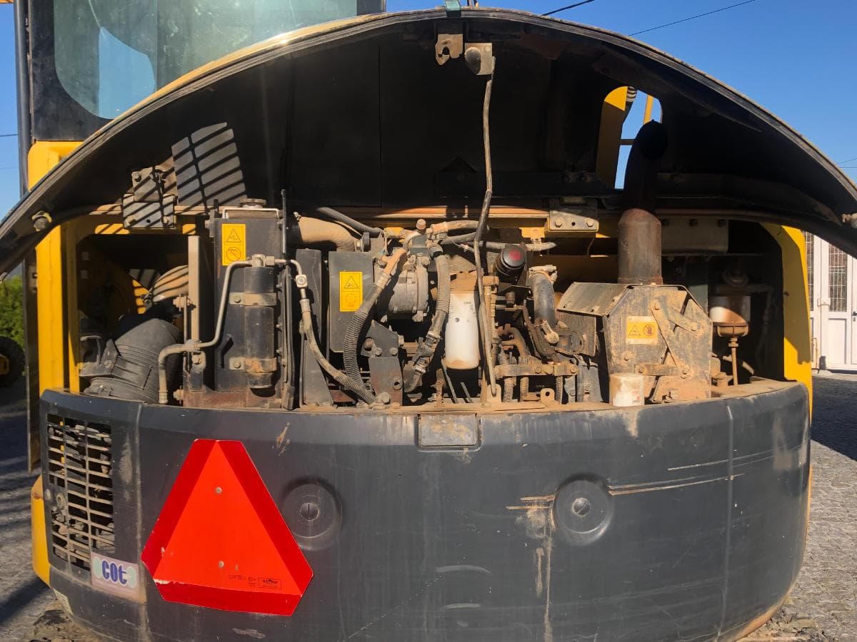 Mini Giratória Komatsu PC88MR-8 · — imagem 15