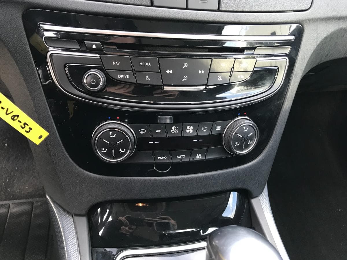 Peugeot 508 SW 1.6 BlueHDI · Ano 2015 — imagen 29