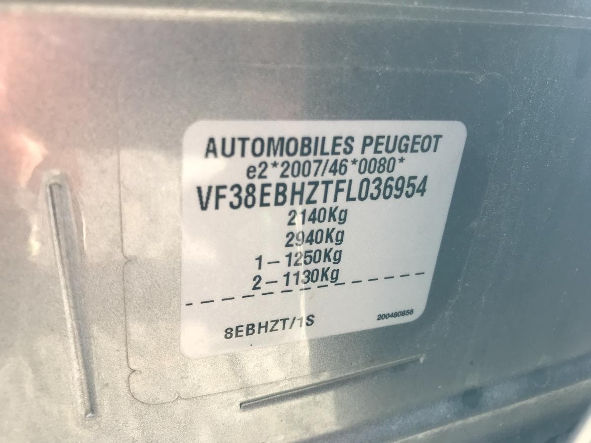 Peugeot 508 SW 1.6 BlueHDI · Ano 2015 — imagen 33