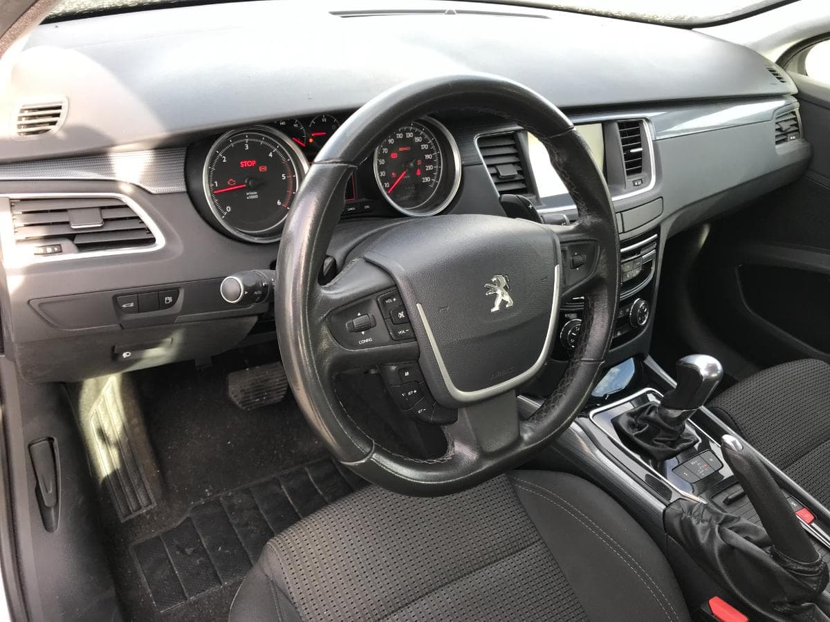 Peugeot 508 SW 1.6 BlueHDI · Ano 2015 — imagen 25