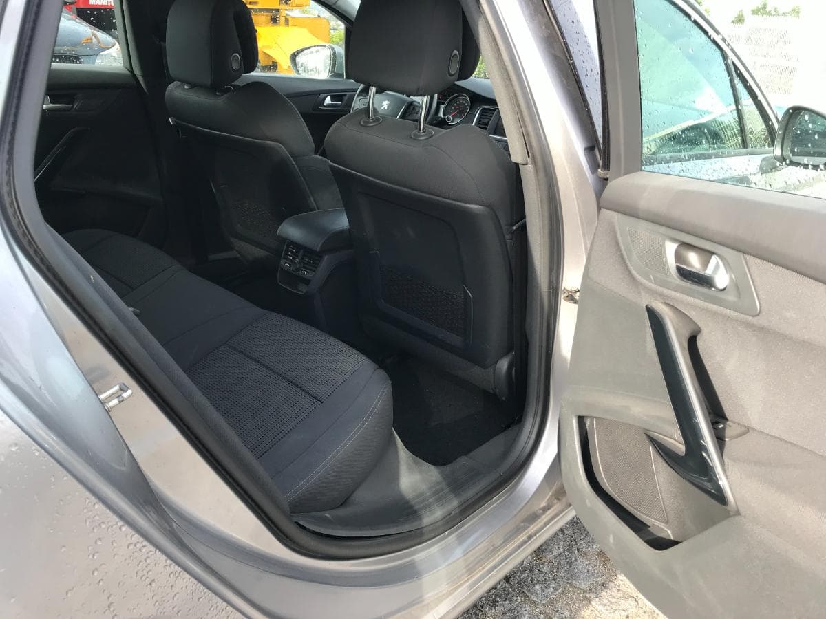 Peugeot 508 SW 1.6 BlueHDI · Ano 2015 — imagen 21