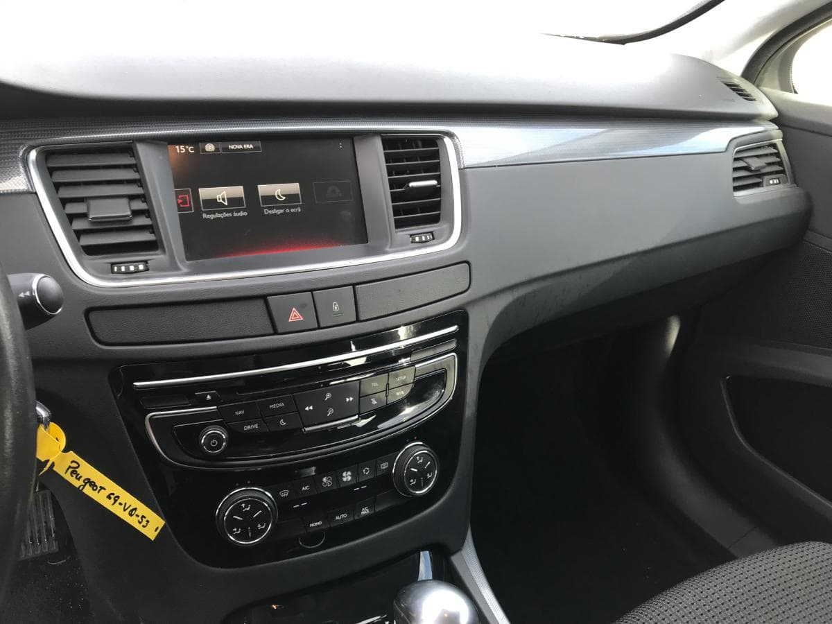 Peugeot 508 SW 1.6 BlueHDI · Ano 2015 — imagen 27