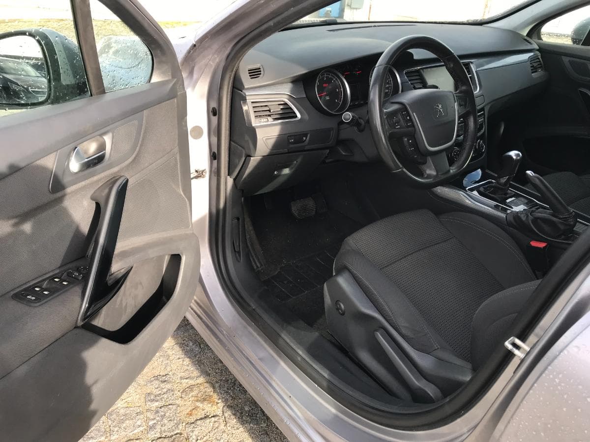 Peugeot 508 SW 1.6 BlueHDI · Ano 2015 — imagen 10