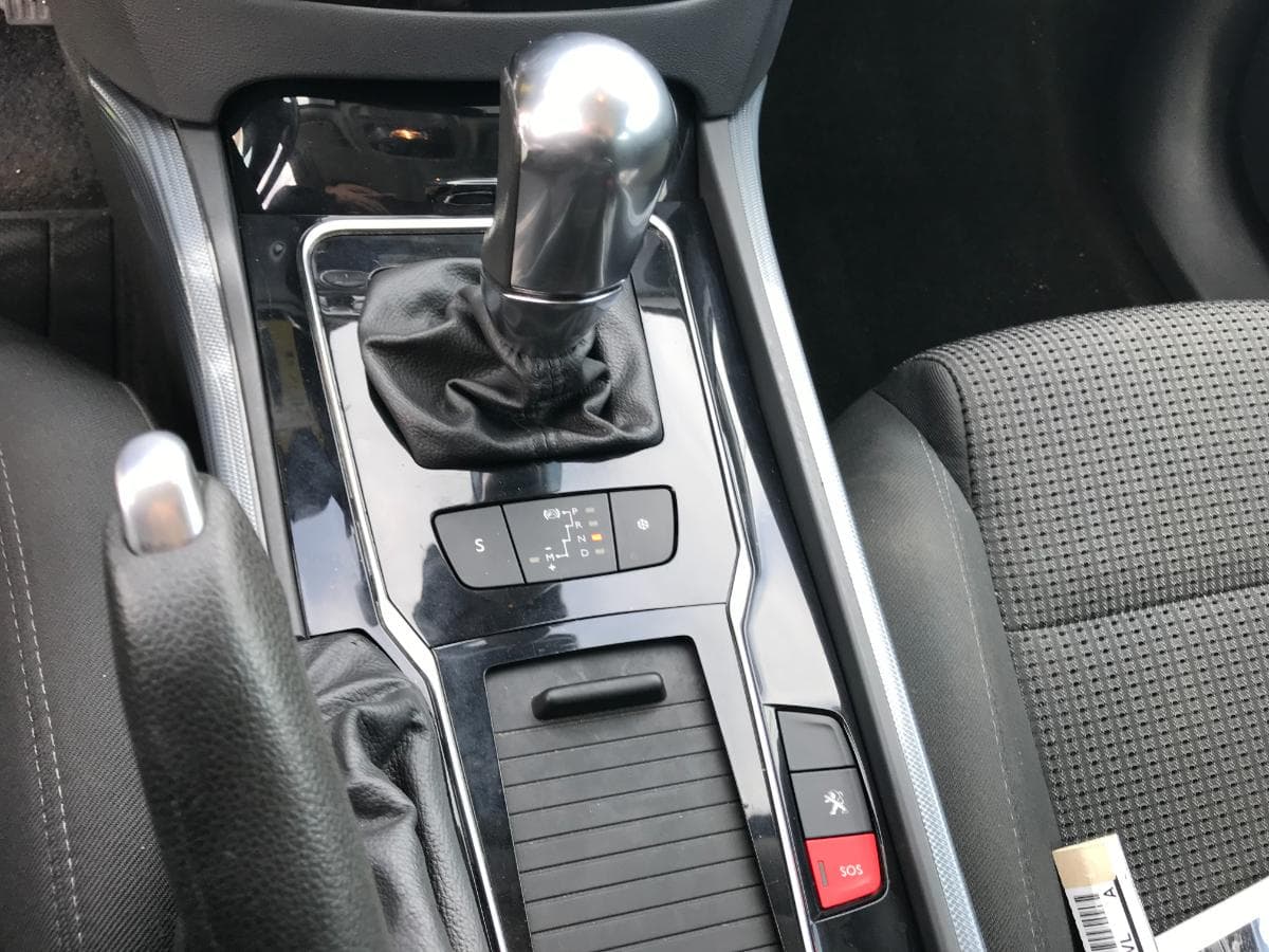 Peugeot 508 SW 1.6 BlueHDI · Ano 2015 — imagen 30