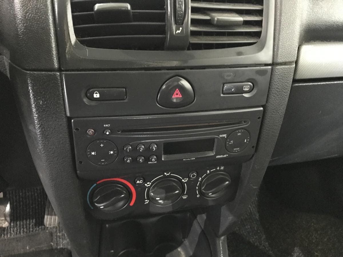 Renault Clio 1.5DCI · Ano 2008 — imagem 29