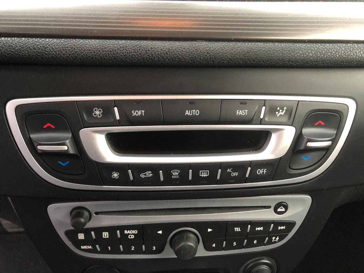 Renault Mégane 1.5DCI · Ano 2011 — imagen 31