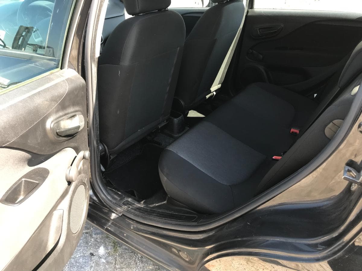Fiat Punto 1.2 · Ano 2016 — imagen 23