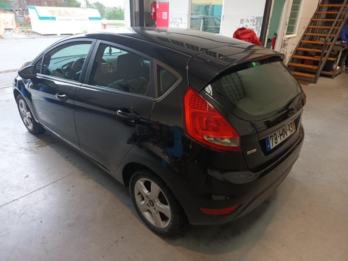 Ford Fiesta 1.4 TDCi · Ano 2009 — image 12