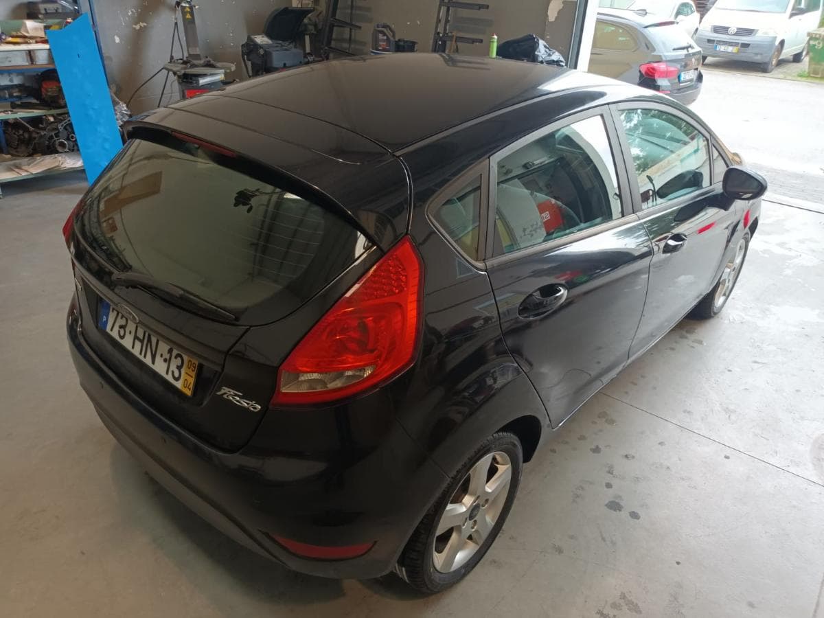 Ford Fiesta 1.4 TDCi · Ano 2009 — image 13