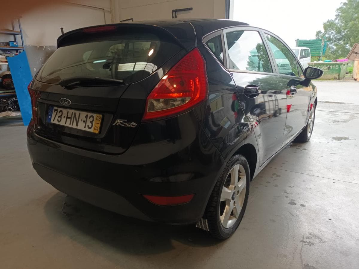 Ford Fiesta 1.4 TDCi · Ano 2009 — image 14