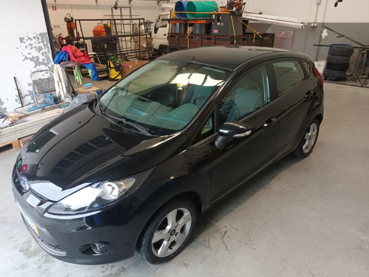 Ford Fiesta 1.4 TDCi · Ano 2009 — image 1