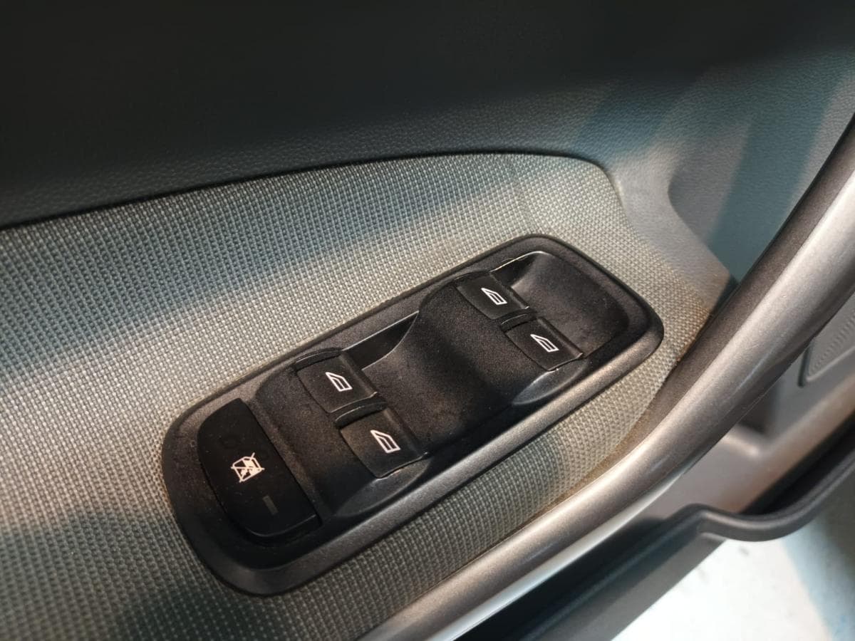 Ford Fiesta 1.4 TDCi · Ano 2009 — image 25