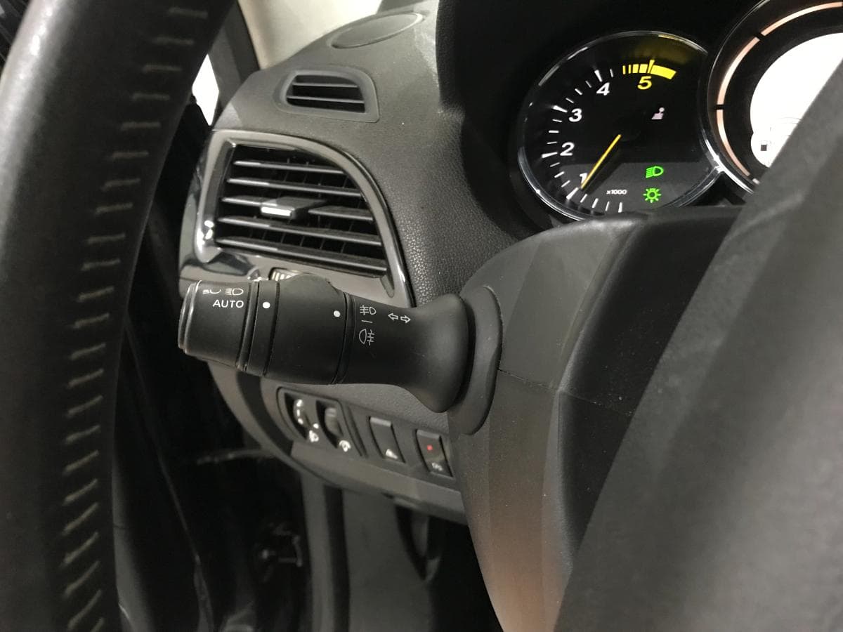 Renault Mégane 1.5DCI · Ano 2013 — image 34