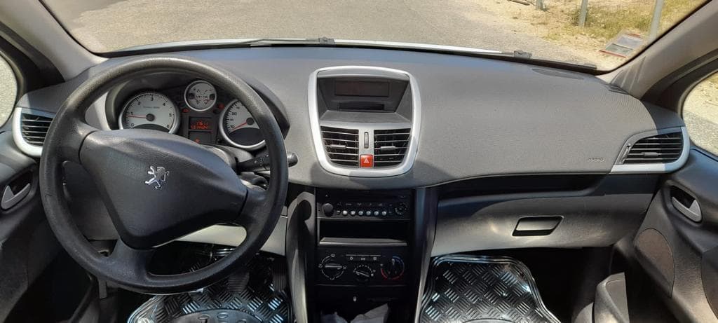 Peugeot 207 1.4HDI · Ano 2008 — image 15