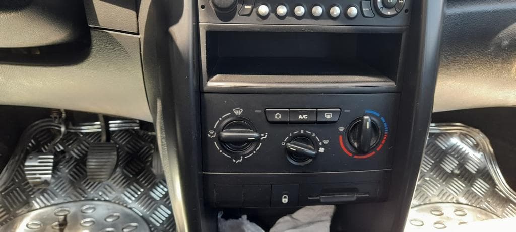 Peugeot 207 1.4HDI · Ano 2008 — image 16