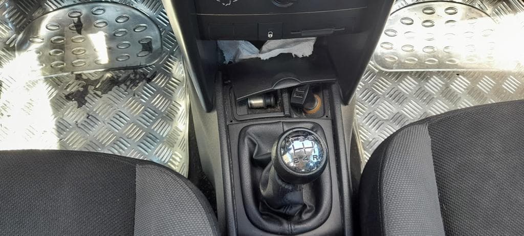 Peugeot 207 1.4HDI · Ano 2008 — image 17
