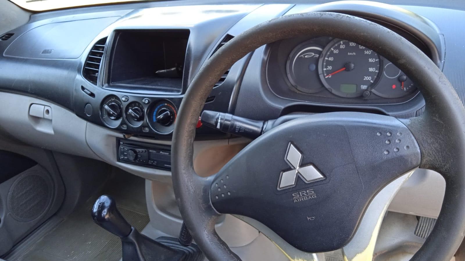 Mitsubishi L200 · — imagem 5