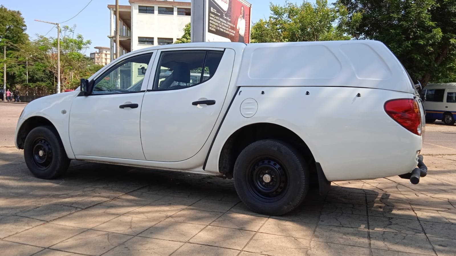 Mitsubishi L200 · — imagem 4