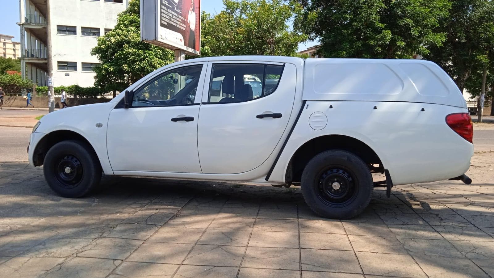 Mitsubishi L200 · — imagem 11