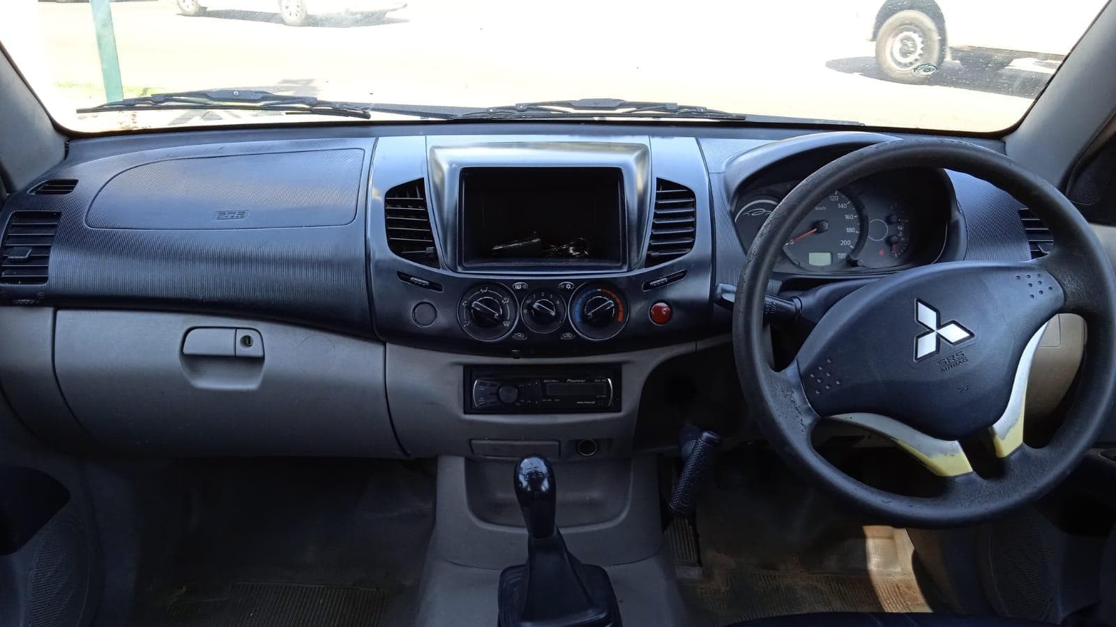 Mitsubishi L200 · — imagem 13