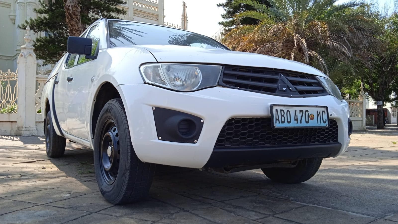 Mitsubishi L200 ·